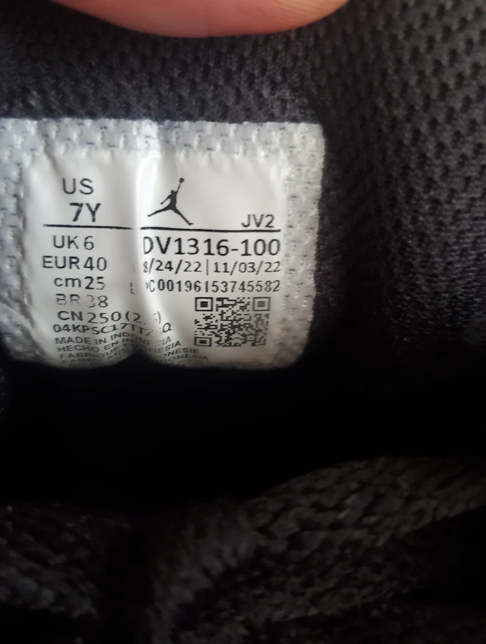 Nike Air Jordan 1 Mids 7Y - Picture 7 of 7